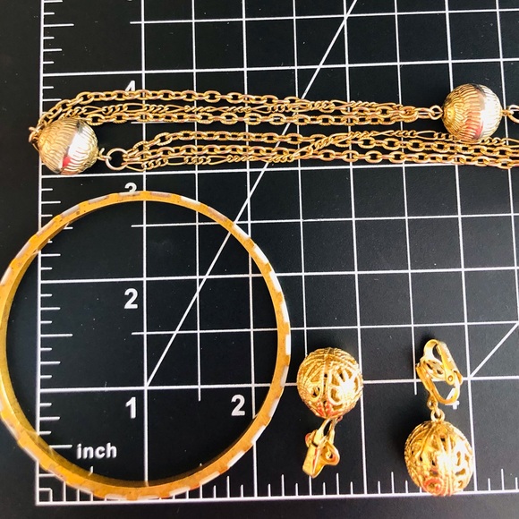 Vintage Mother of Pearl Bangle & Filigree Jewelry - Picture 7 of 11